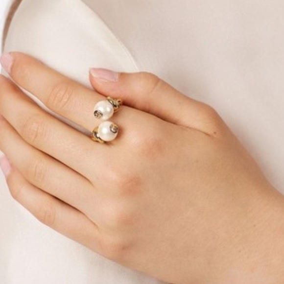 Tory Burch Twisted Rope Logo Pearl Ring New - Picture 3 of 5